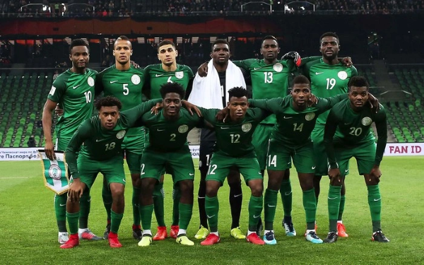 Ola Aina khoác áo thi đấu cho đội tuyển quốc gia Nigeria