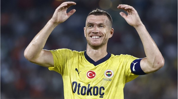 Edin Dzeko: Huyền thoại sống của bóng đá Bosnia