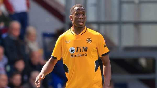 Boly bắt đầu sự nghiệp chuyên nghiệp tại AJ Auxerre