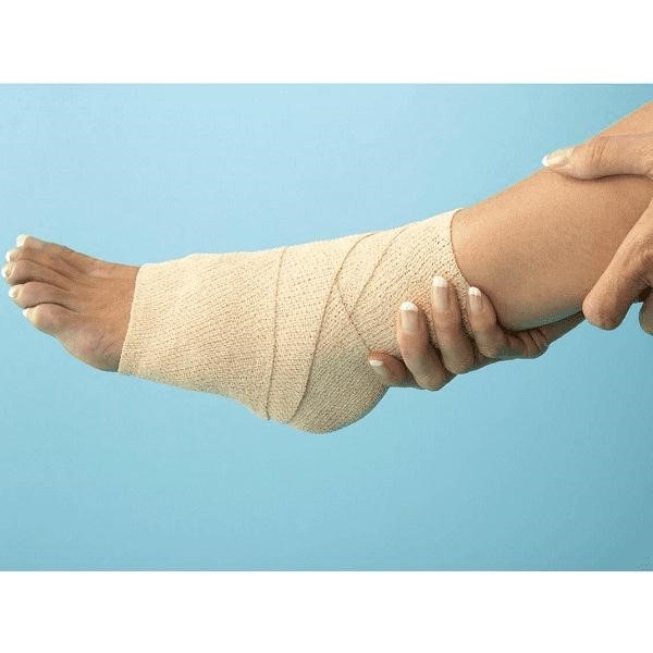 Những điều cần lưu ý khi quấn băng cổ chân khi đá bóng
