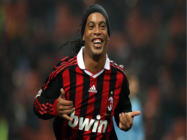 Huyền thoại bóng đá người Brazil - Ronaldinho