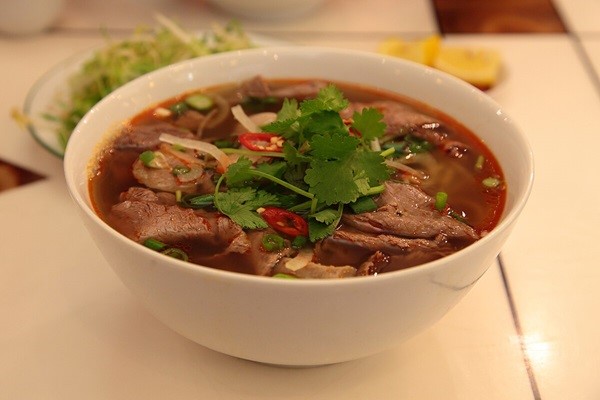 Bún bò bao nhiêu calo? Cách giảm lượng calo khi ăn bún bò