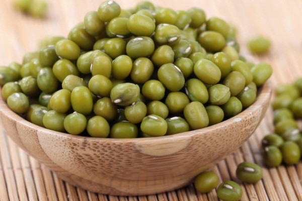 Đậu xanh nguyên hạt (chưa qua chế biến) chứa khoảng 347 calo/100g