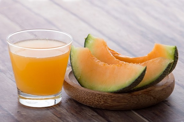 Nước ép dưa vàng thường ít calo hơn sinh tố