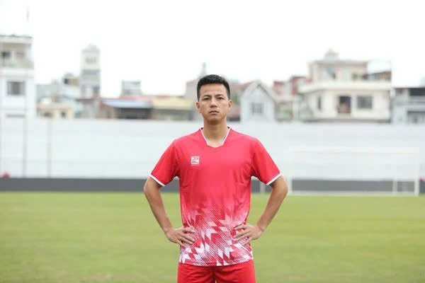 Vì sao cần chọn đúng size áo đá bóng?